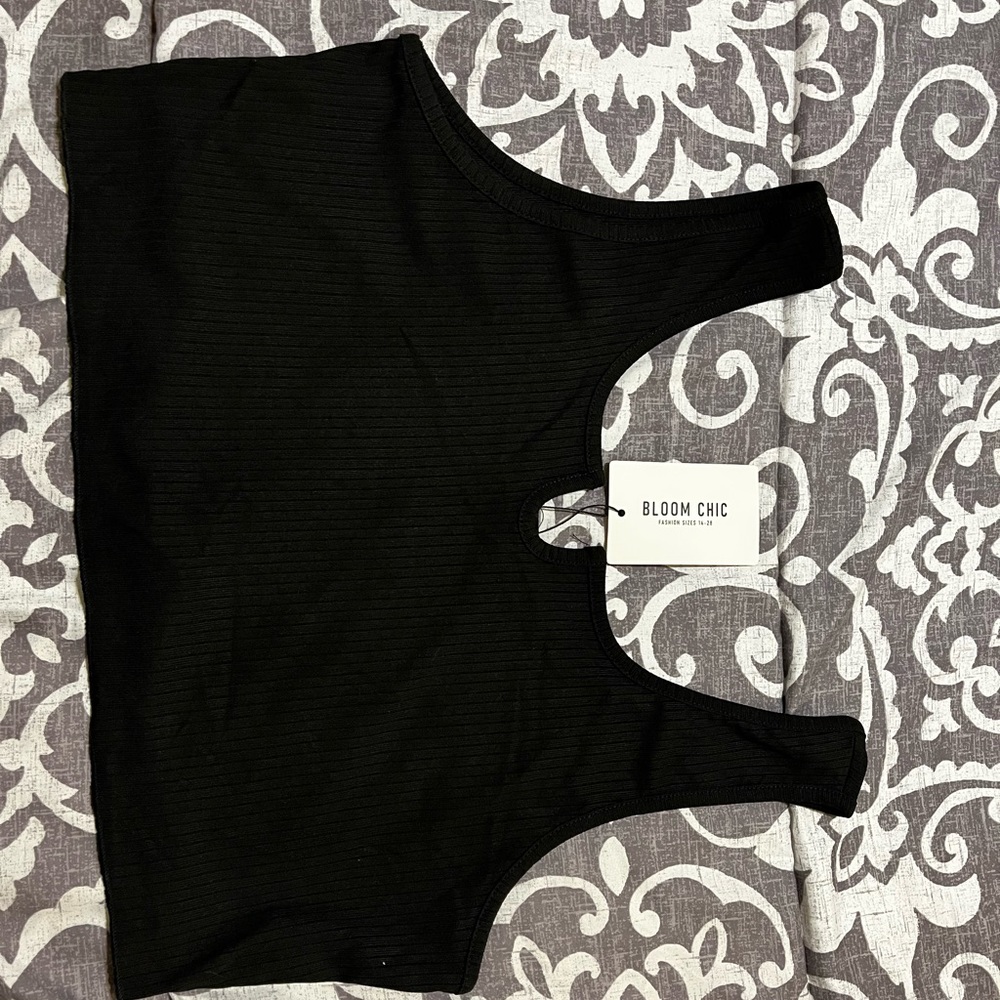 Black crop top tank